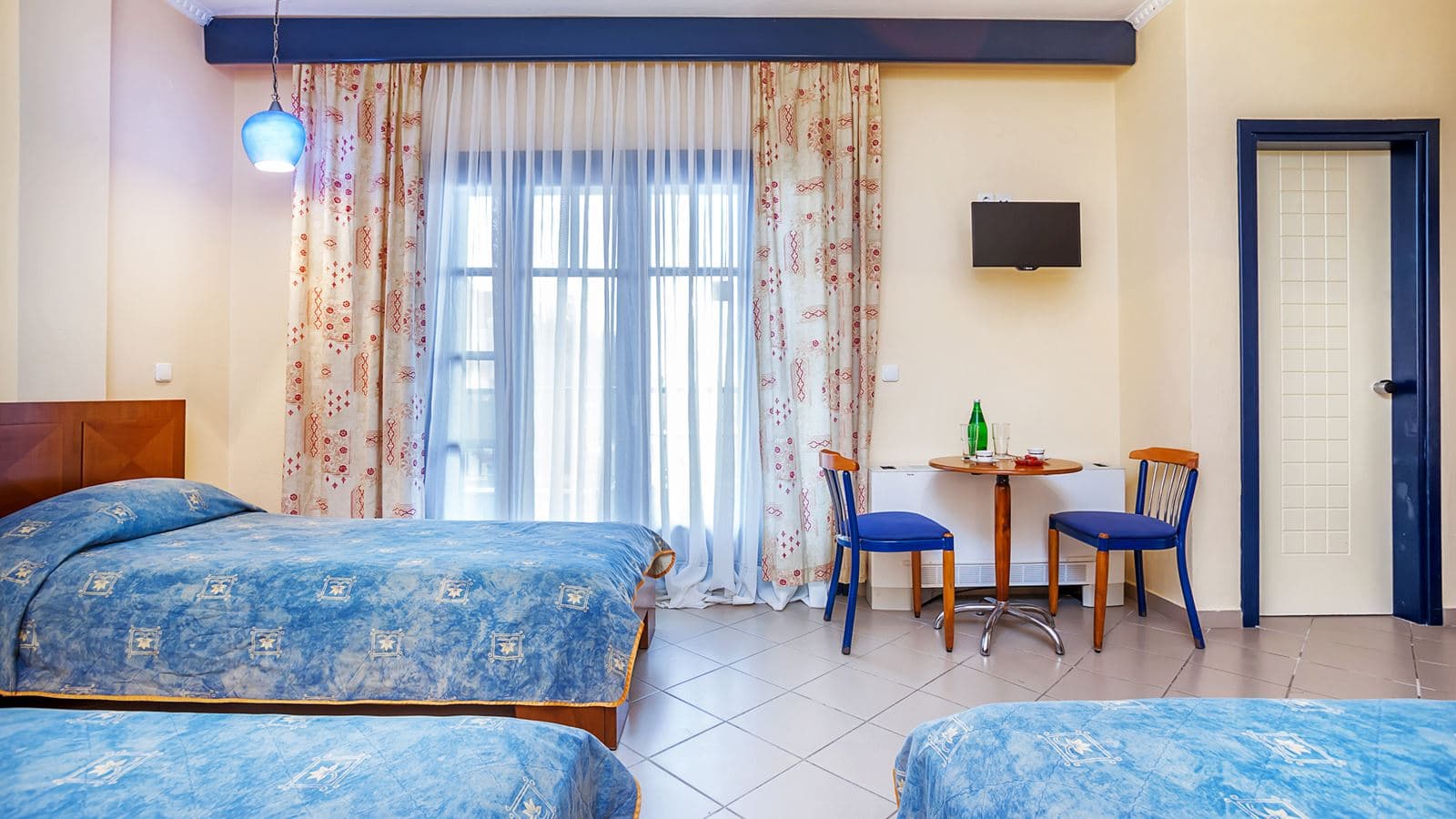 rooms-family-room