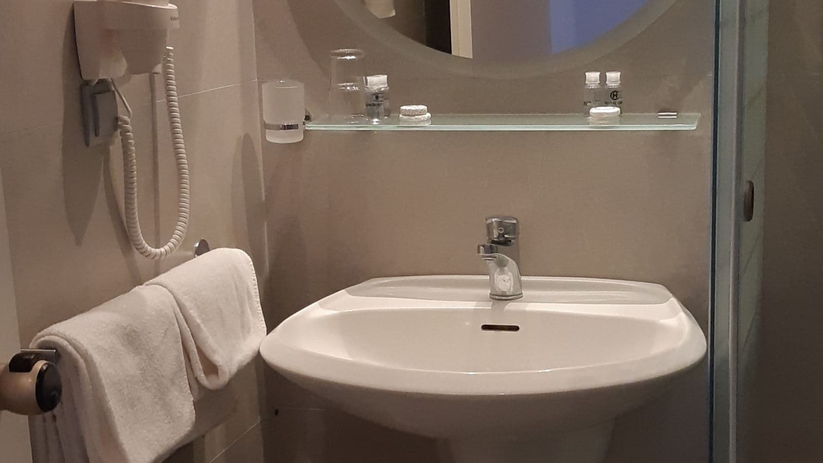 rooms-triple-room