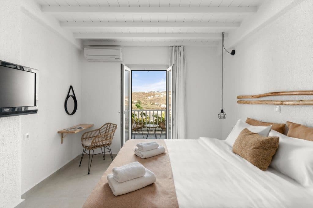 rooms-friends-and-family-room