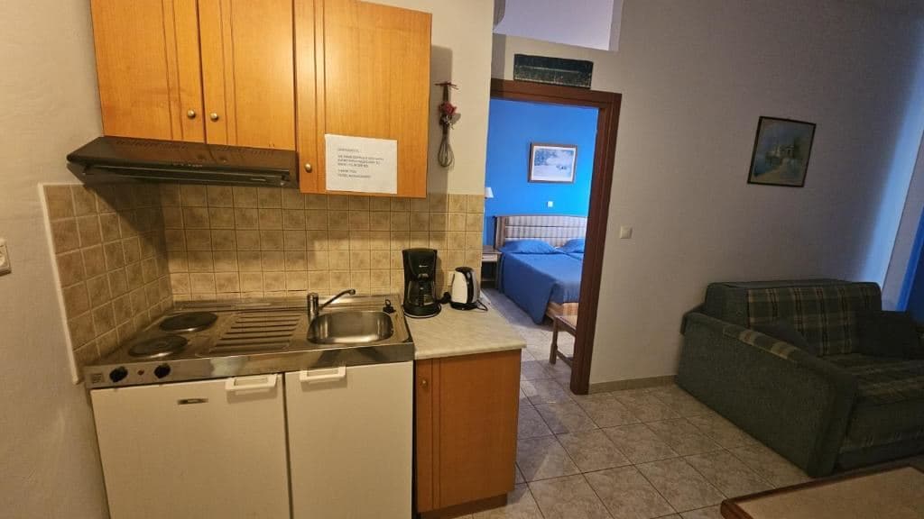 rooms-apartment-1-bedroom-balcony-or-terrace