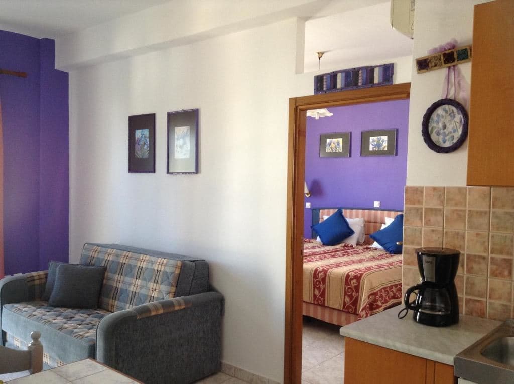 rooms-apartment-1-bedroom-balcony-or-terrace