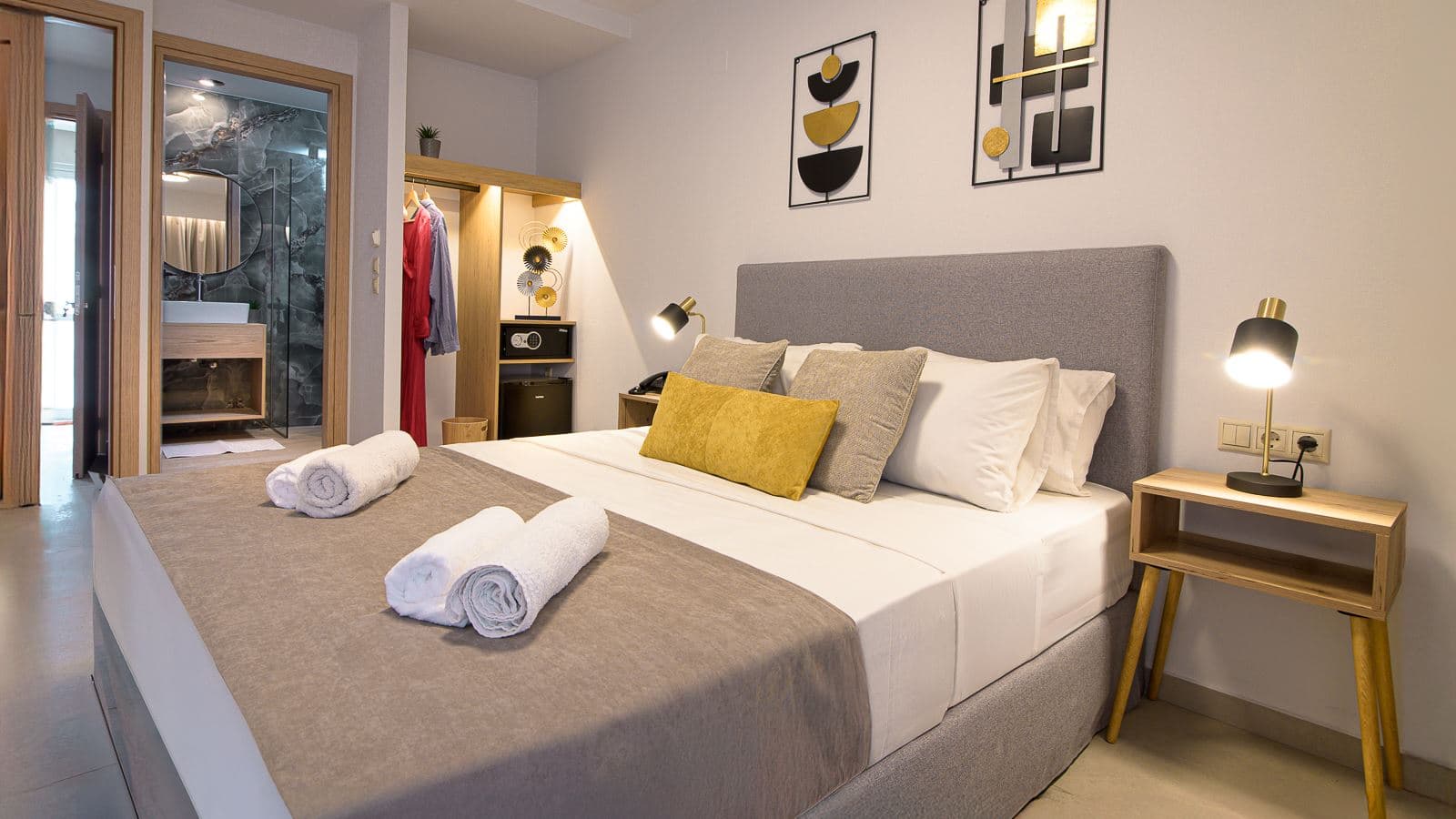 rooms-room-superior-double-cityview-balcony