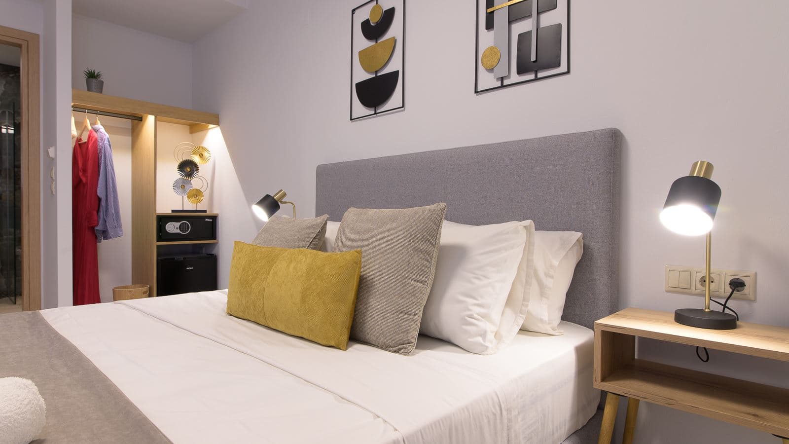 rooms-room-superior-double-cityview-balcony