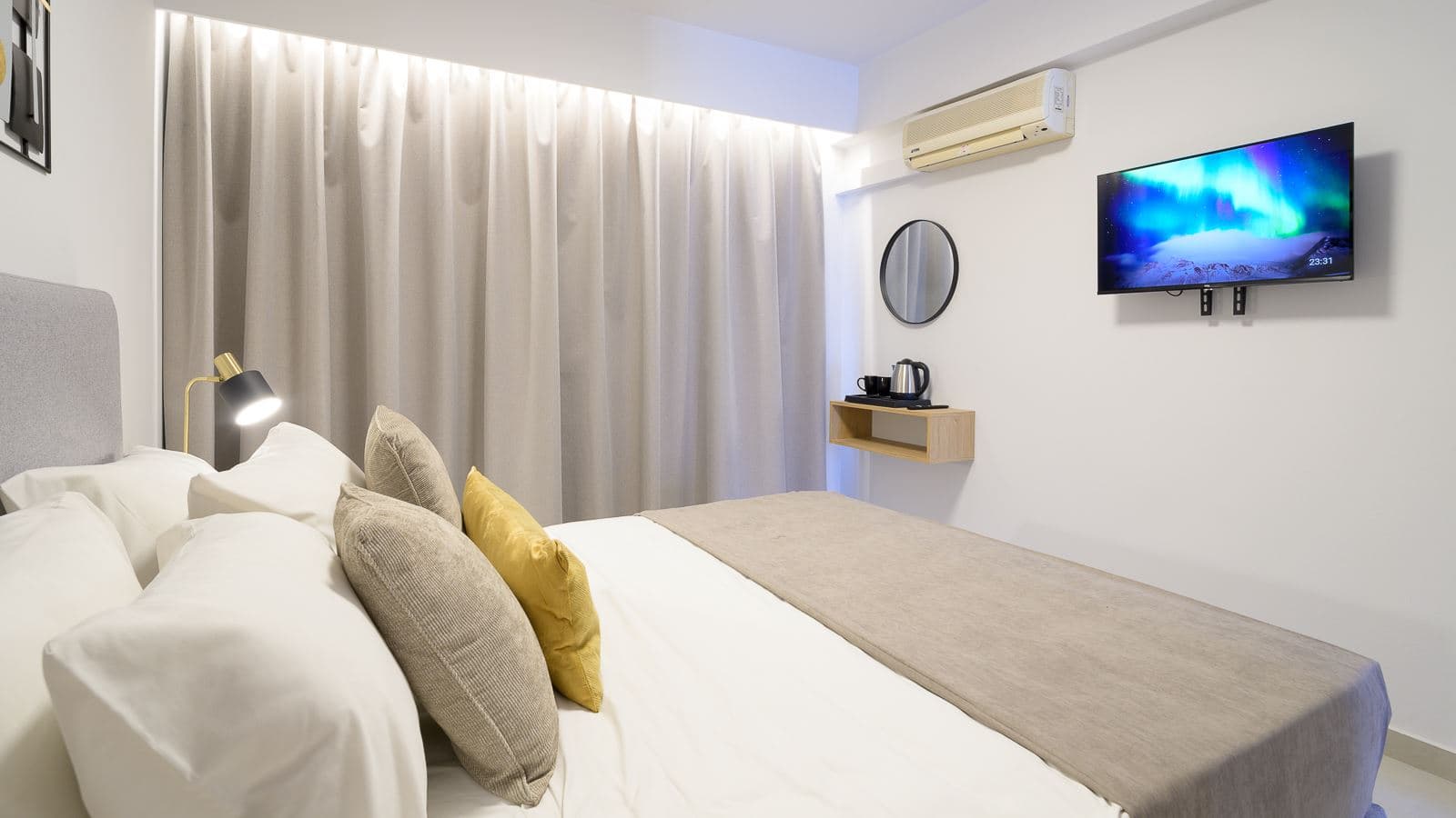 rooms-room-superior-double-cityview-balcony