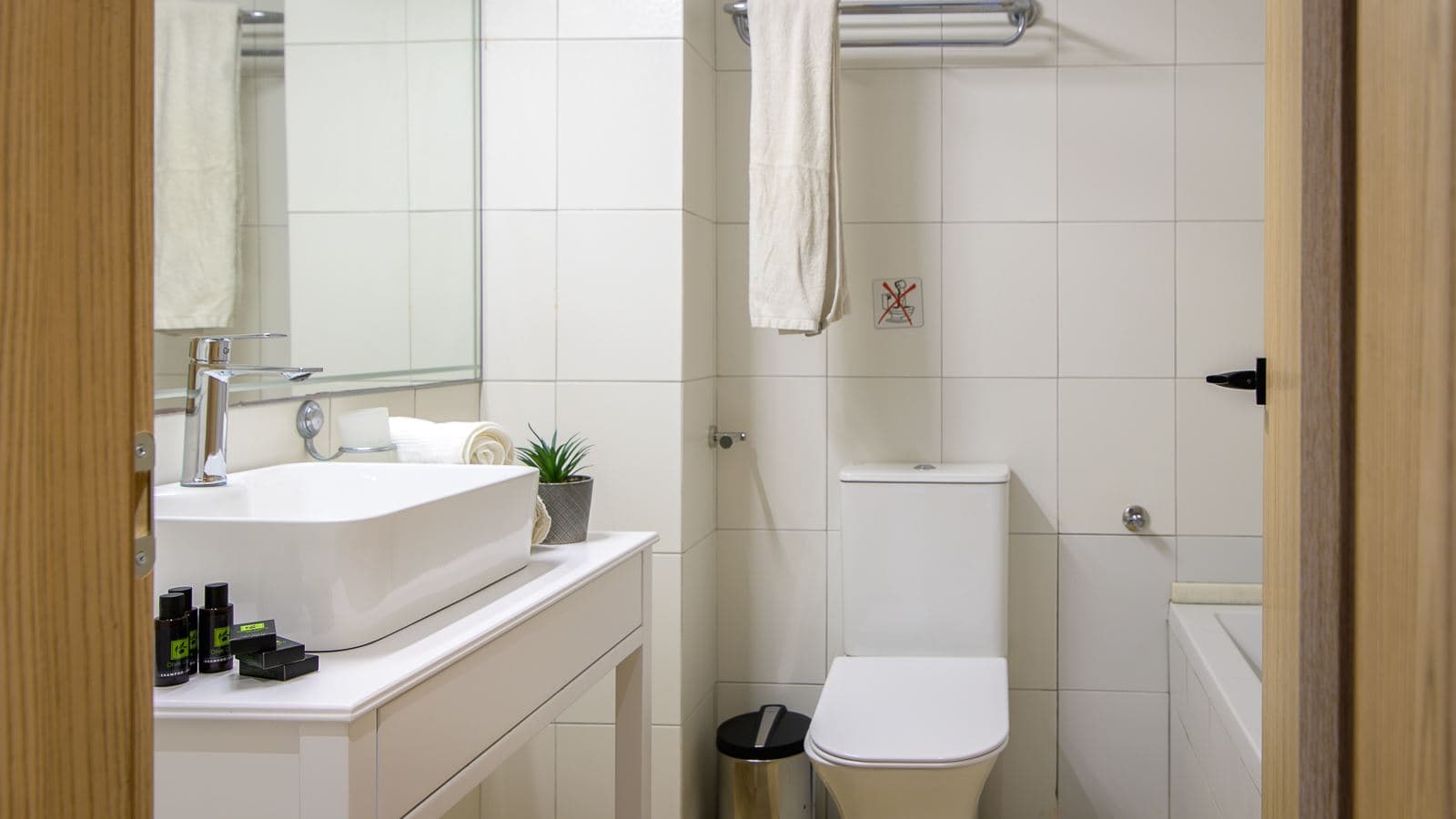 rooms-deluxe-family-suite--cityview-balcony