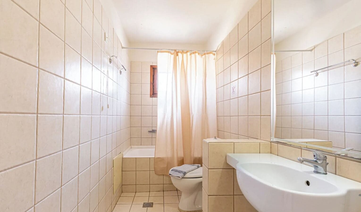 rooms-room-standard-double-cityview-balcony