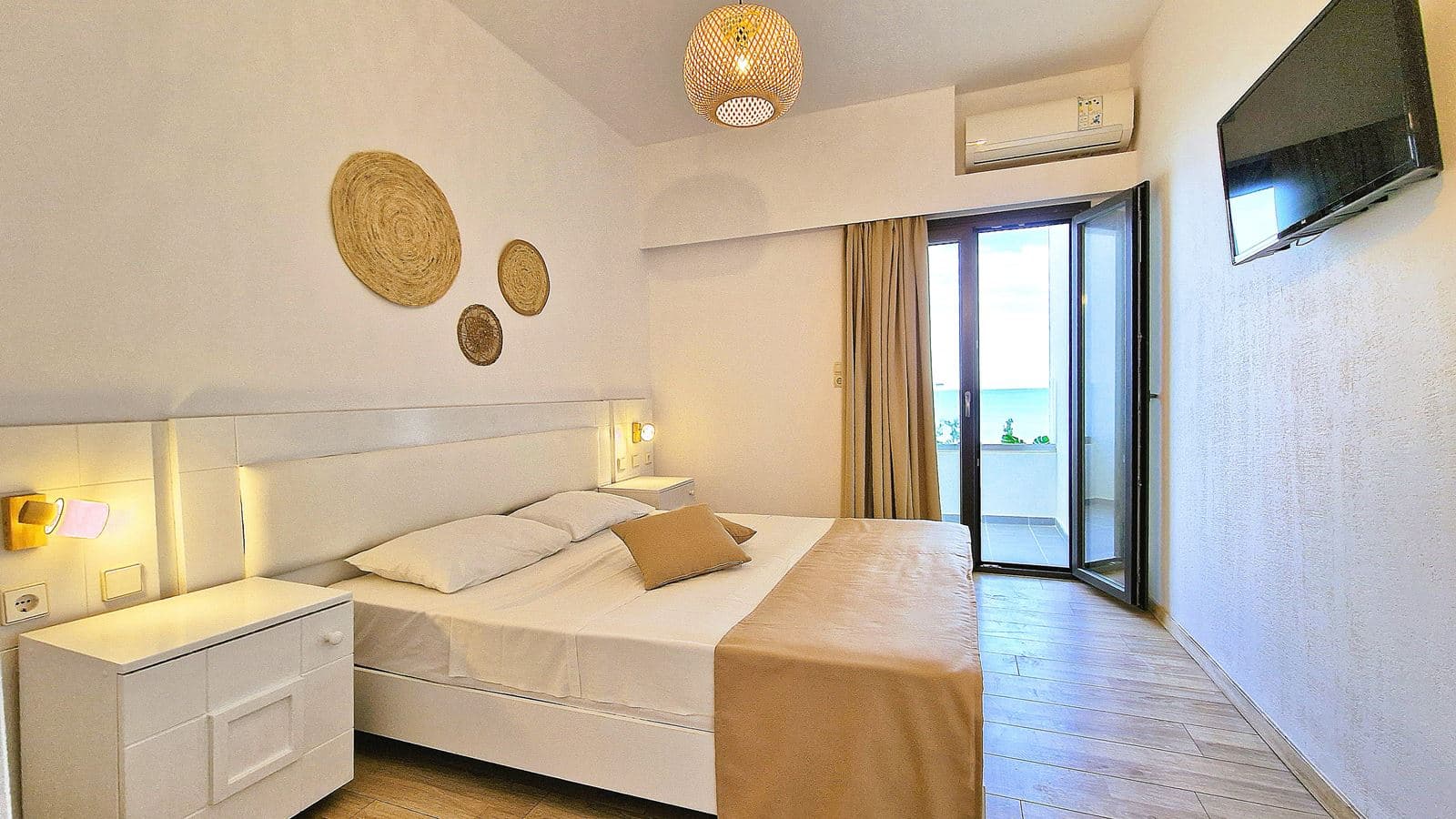 rooms-superior-double-or-triple-sea-view
