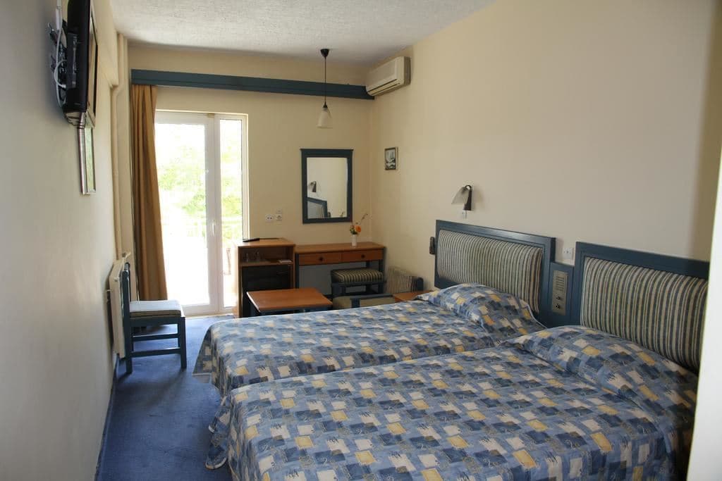 rooms-twin-room