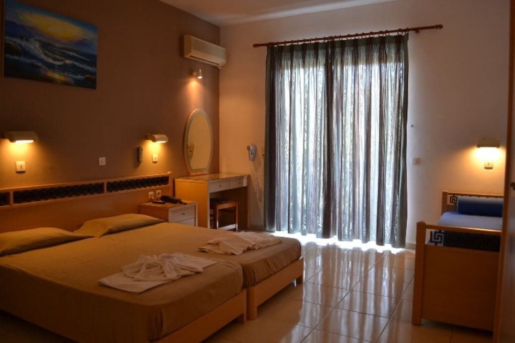 rooms-studio-garden-view