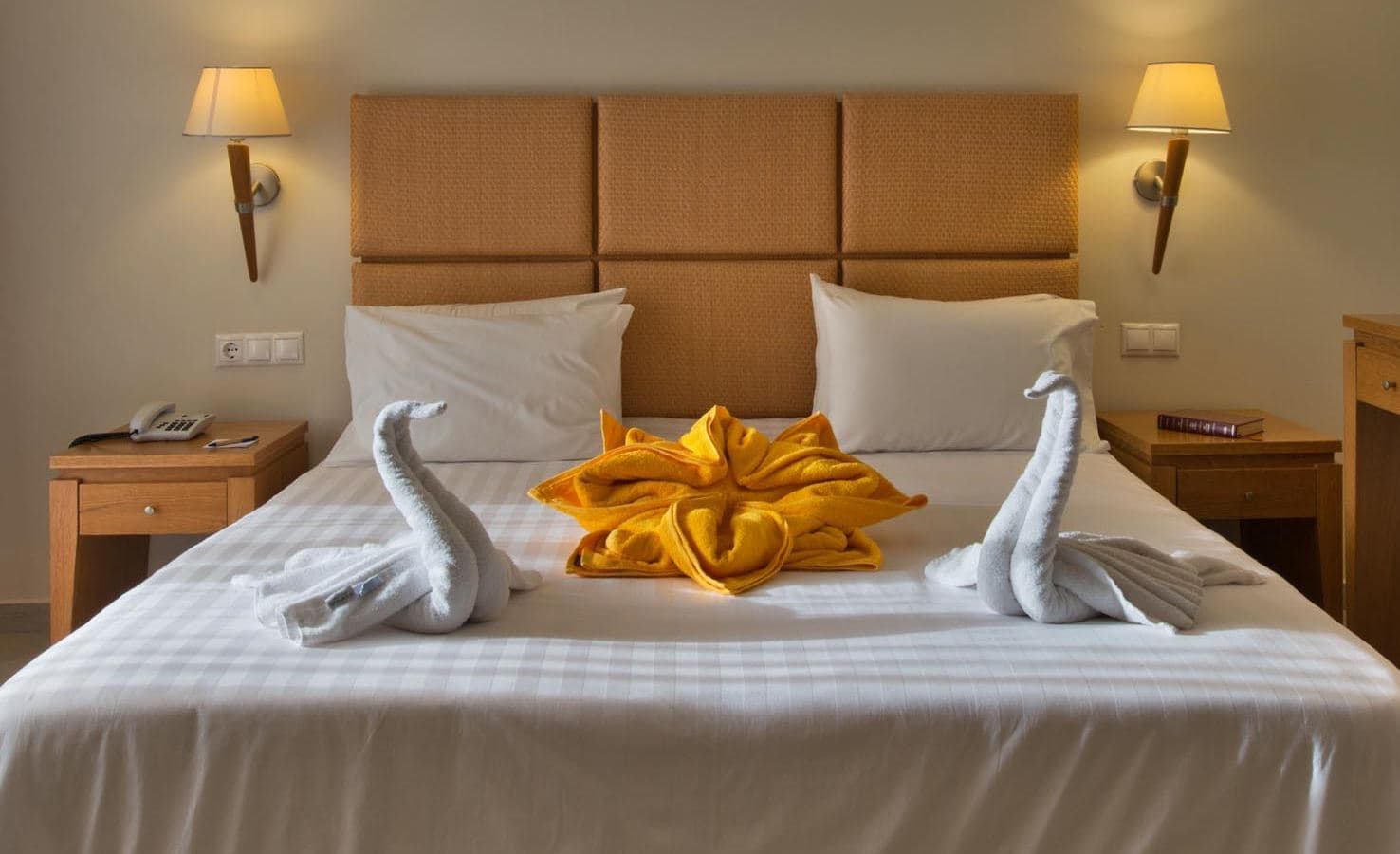 rooms-deluxe-room