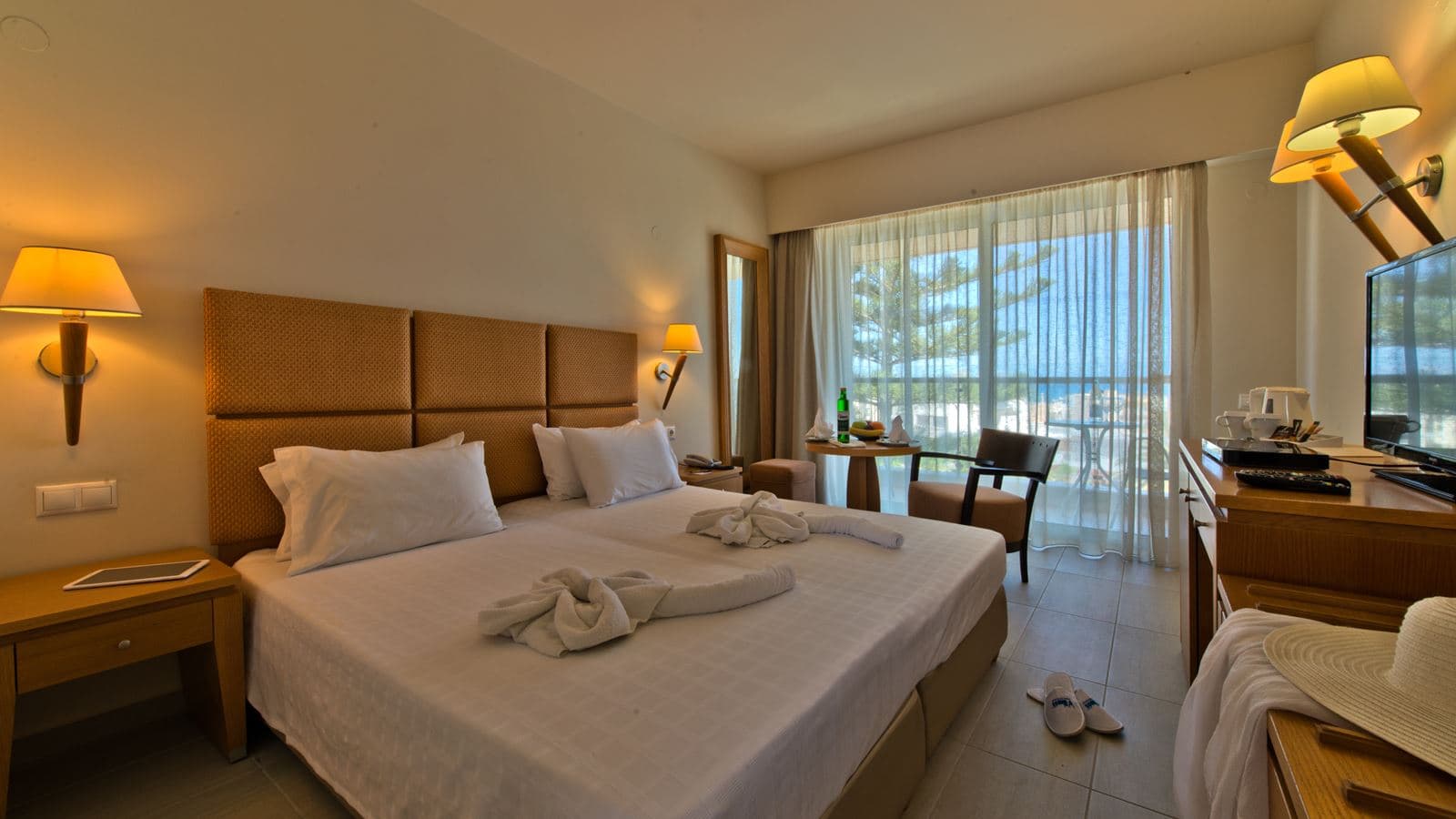 rooms-deluxe-room