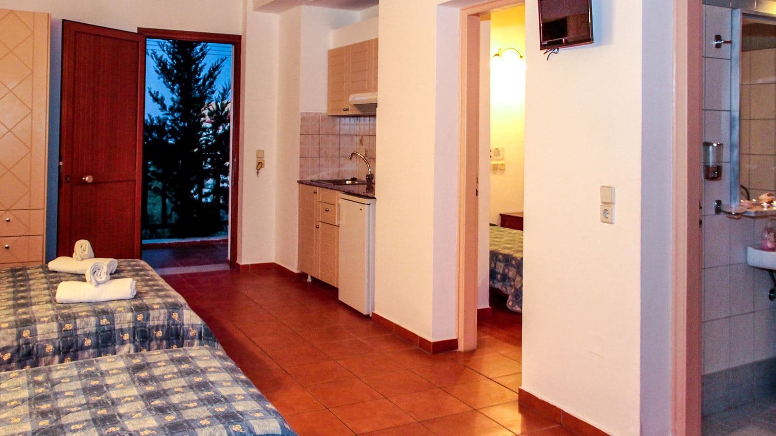 rooms-family-2-bedrooms-garden-view-or-land-view