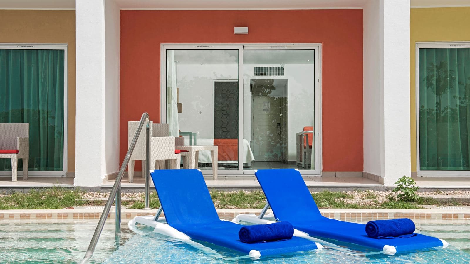 rooms-swim-out-star-prestige