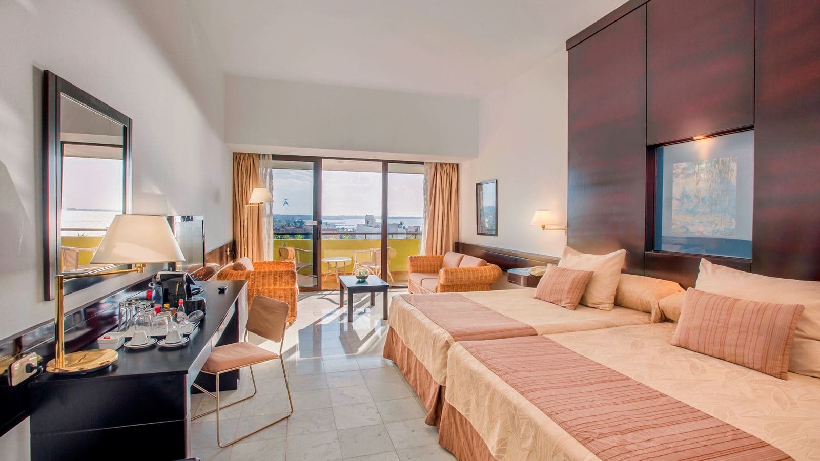 rooms-classic-room