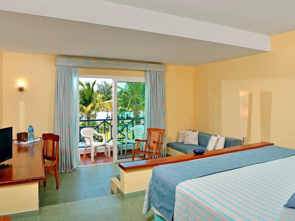 rooms-deluxe-room