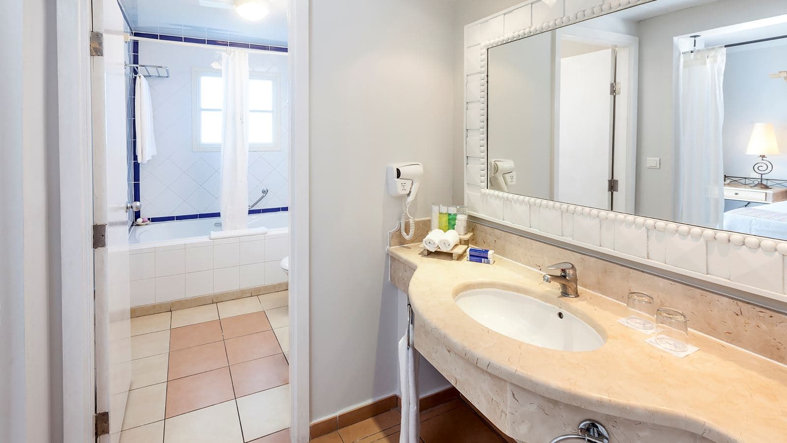 rooms-classic-room