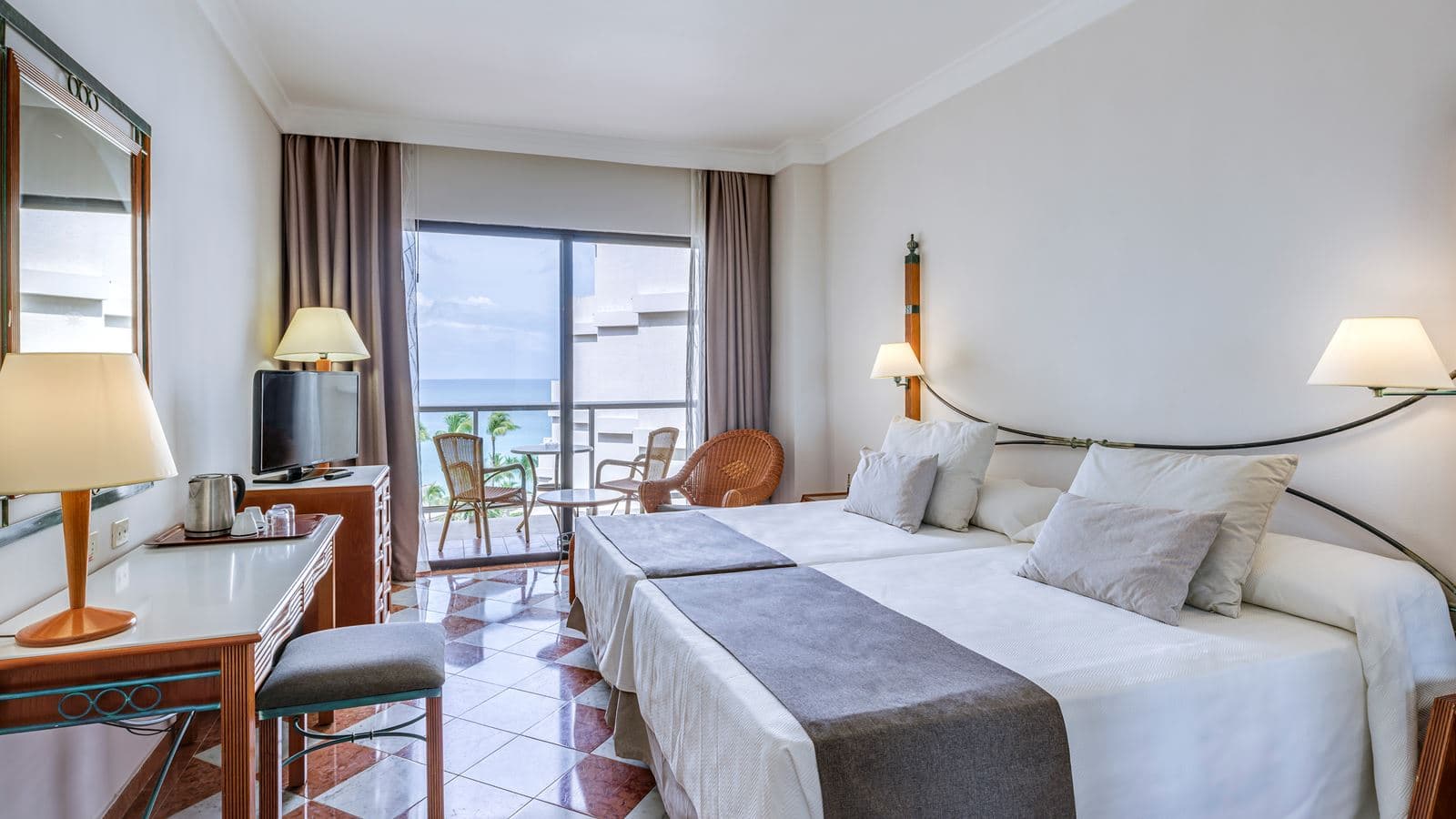 rooms-classic-room