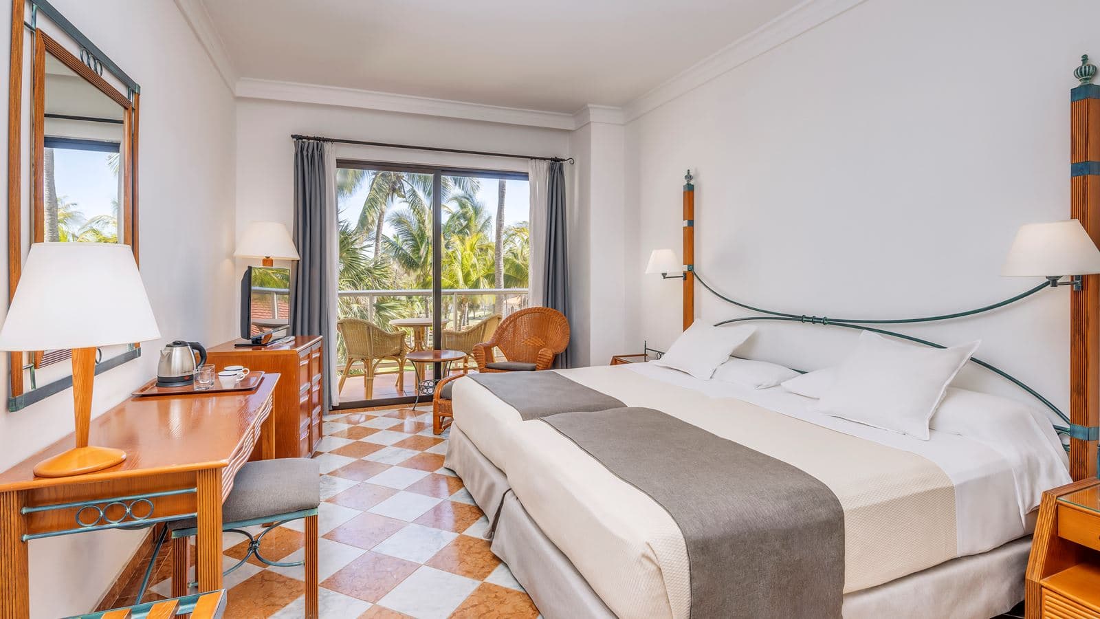 rooms-classic-room