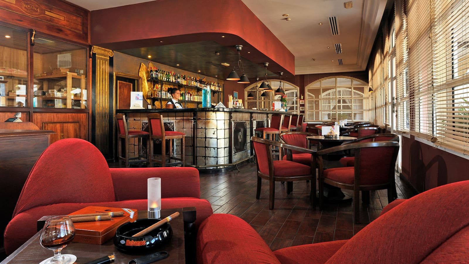 bars-la-corona