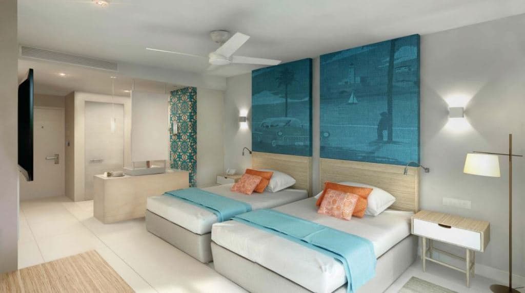 rooms-deluxe-room