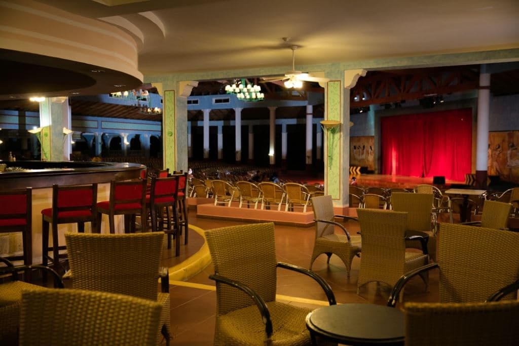 bars-theatre-bar
