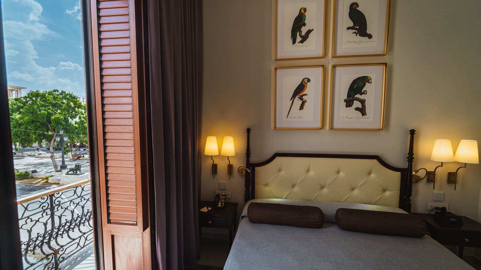 rooms-deluxe-room