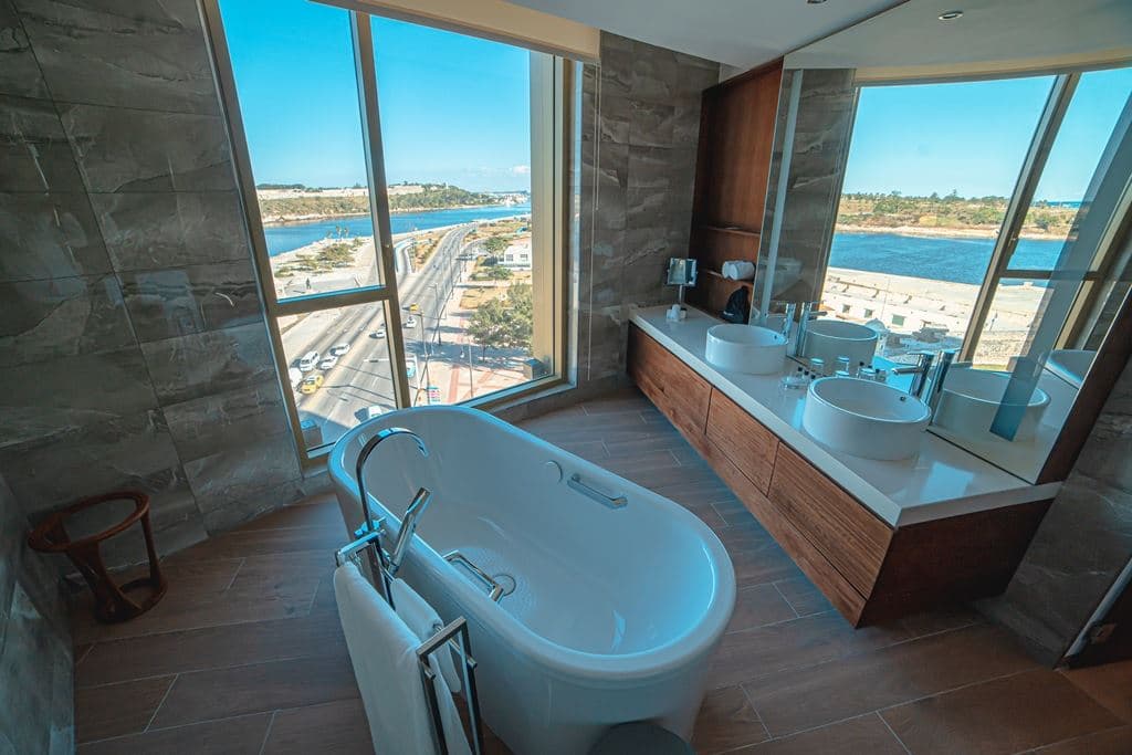 rooms-luxury-room-superior-habana-bay