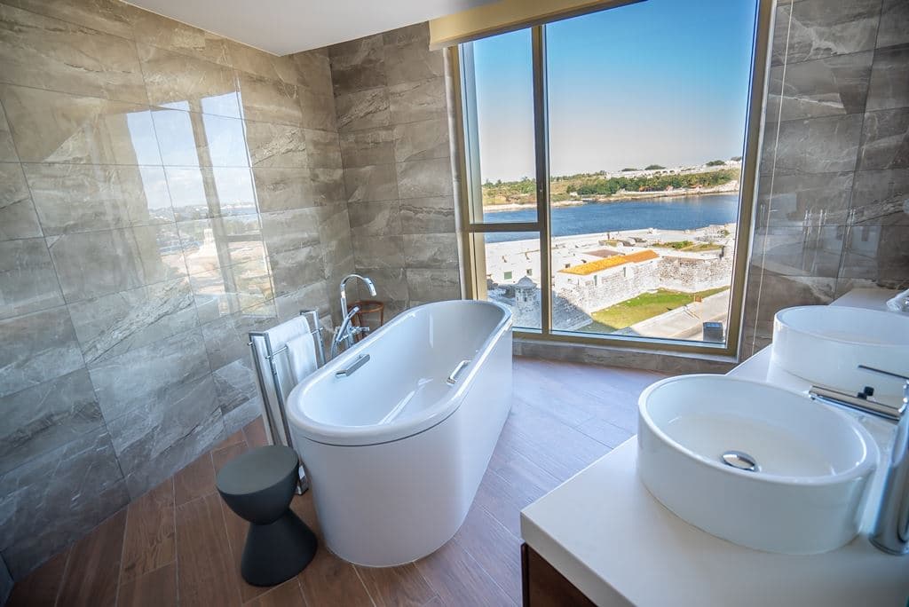 rooms-luxury-room-superior-habana-bay