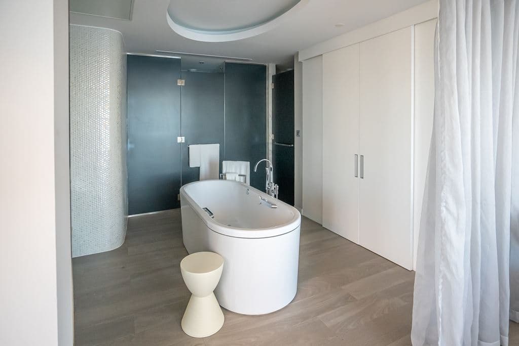 rooms-luxury-suite-panorama-view