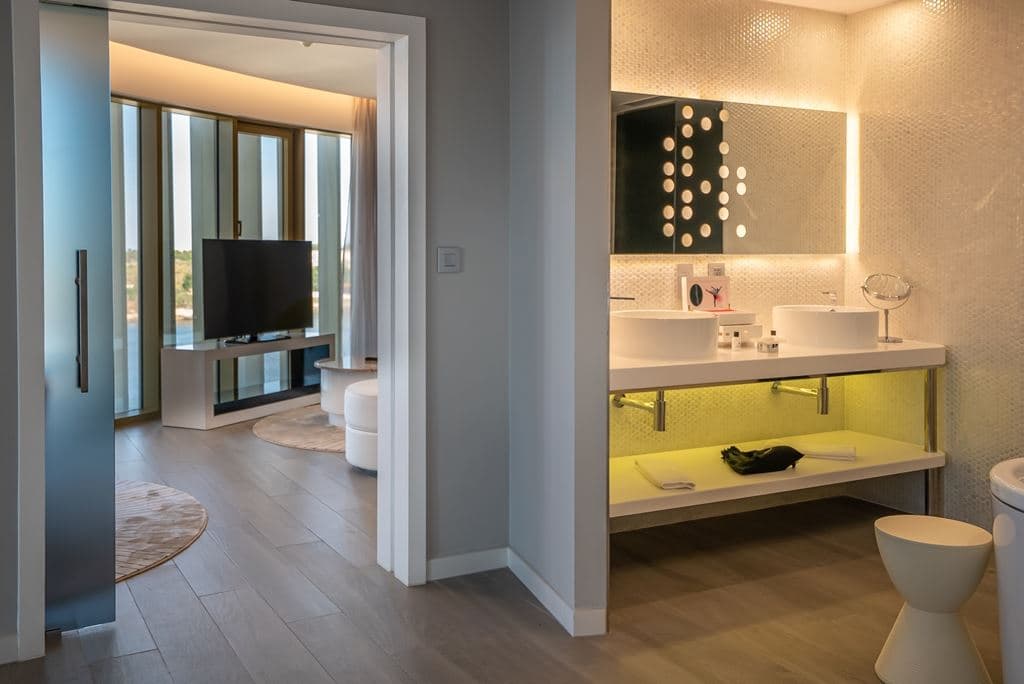 rooms-luxury-suite-panorama-view