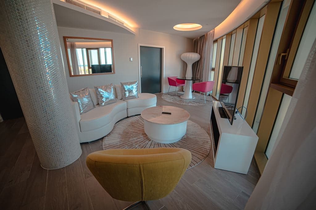 rooms-luxury-suite-panorama-view