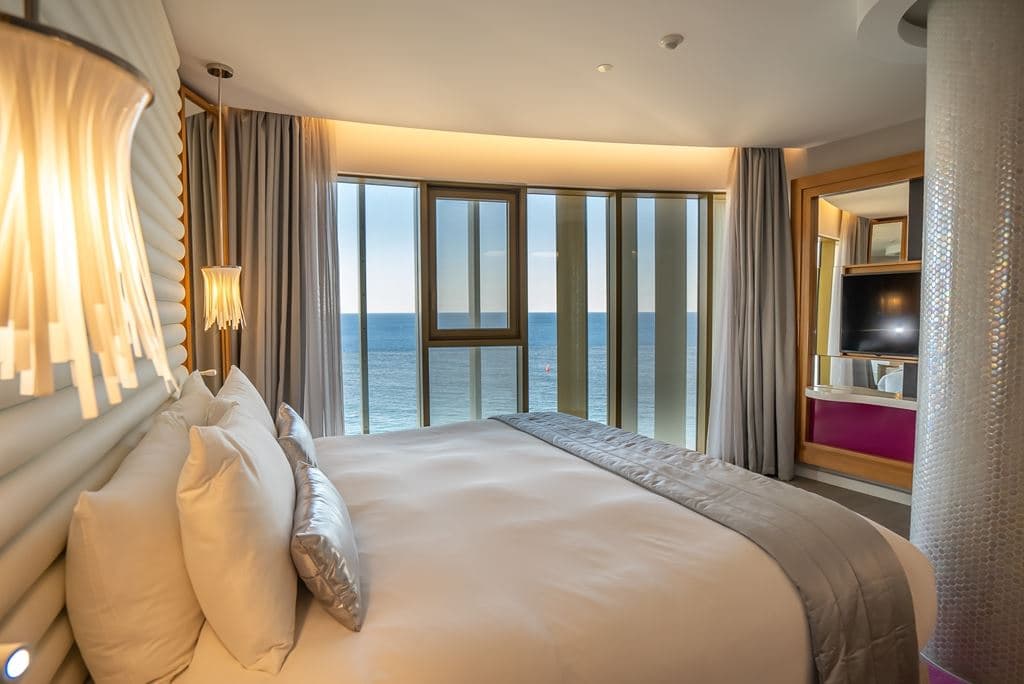 rooms-luxury-suite-panorama-view