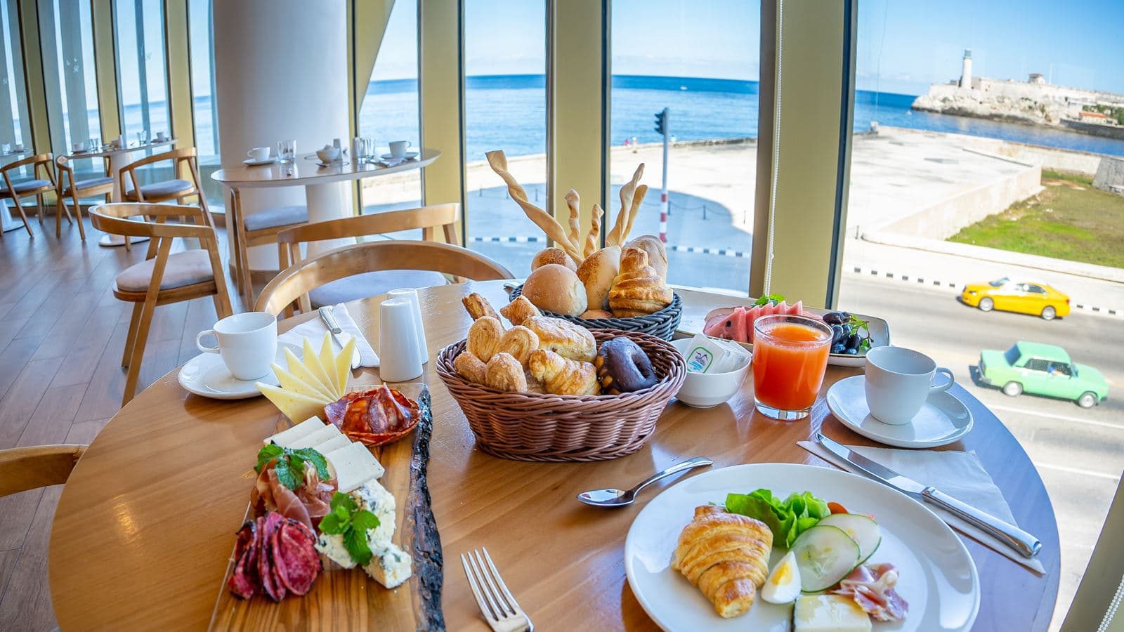 restaurants-breakfast-buffet