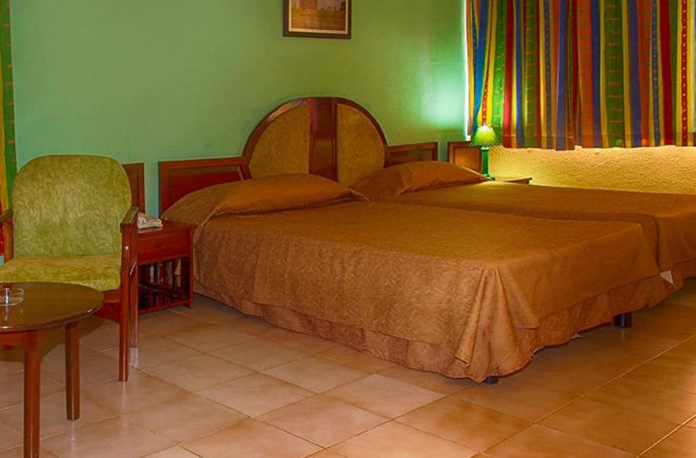 rooms-standard-room