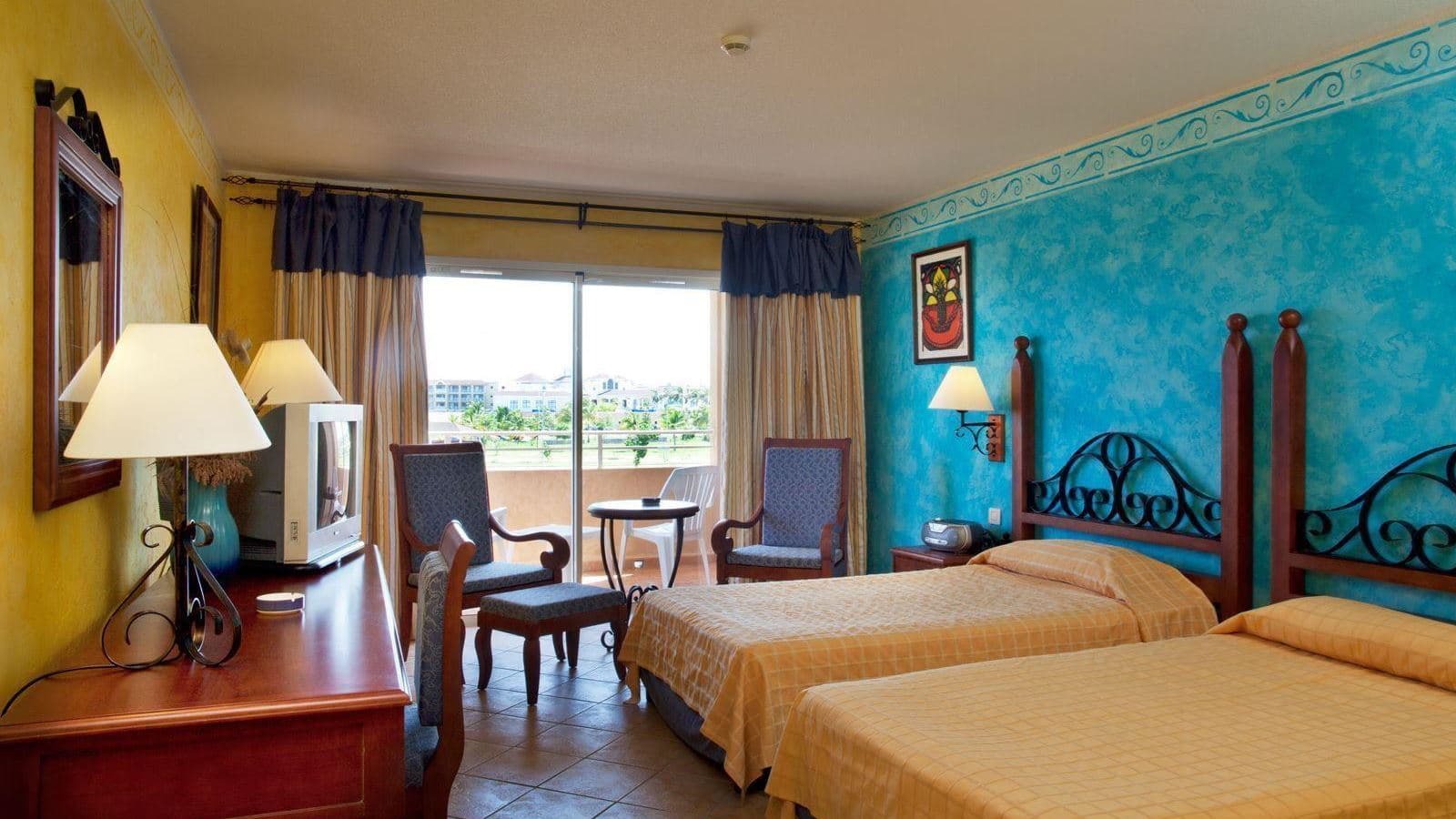 rooms-deluxe-room