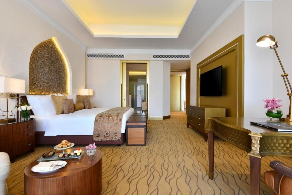 rooms-deluxe-suite