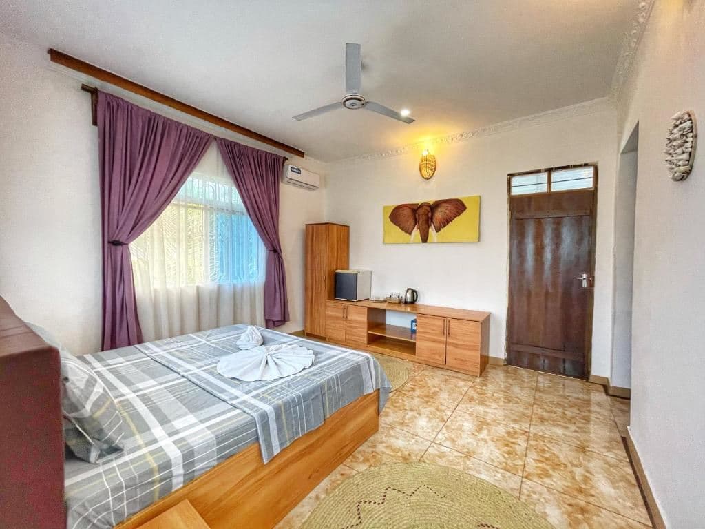 rooms-deluxe-room