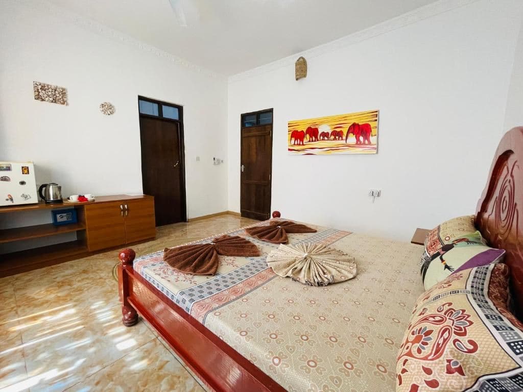 rooms-deluxe-room