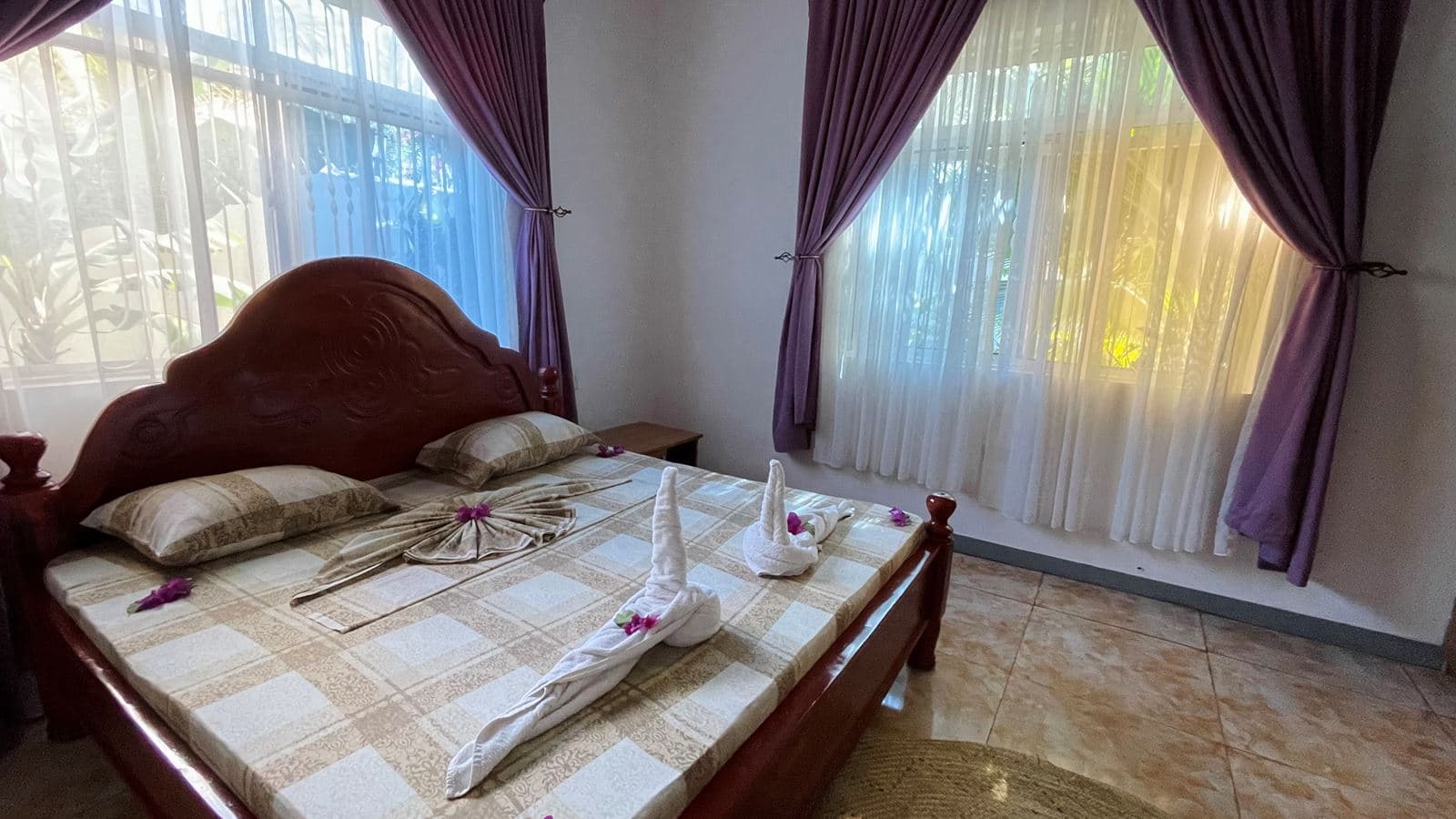 rooms-deluxe-room