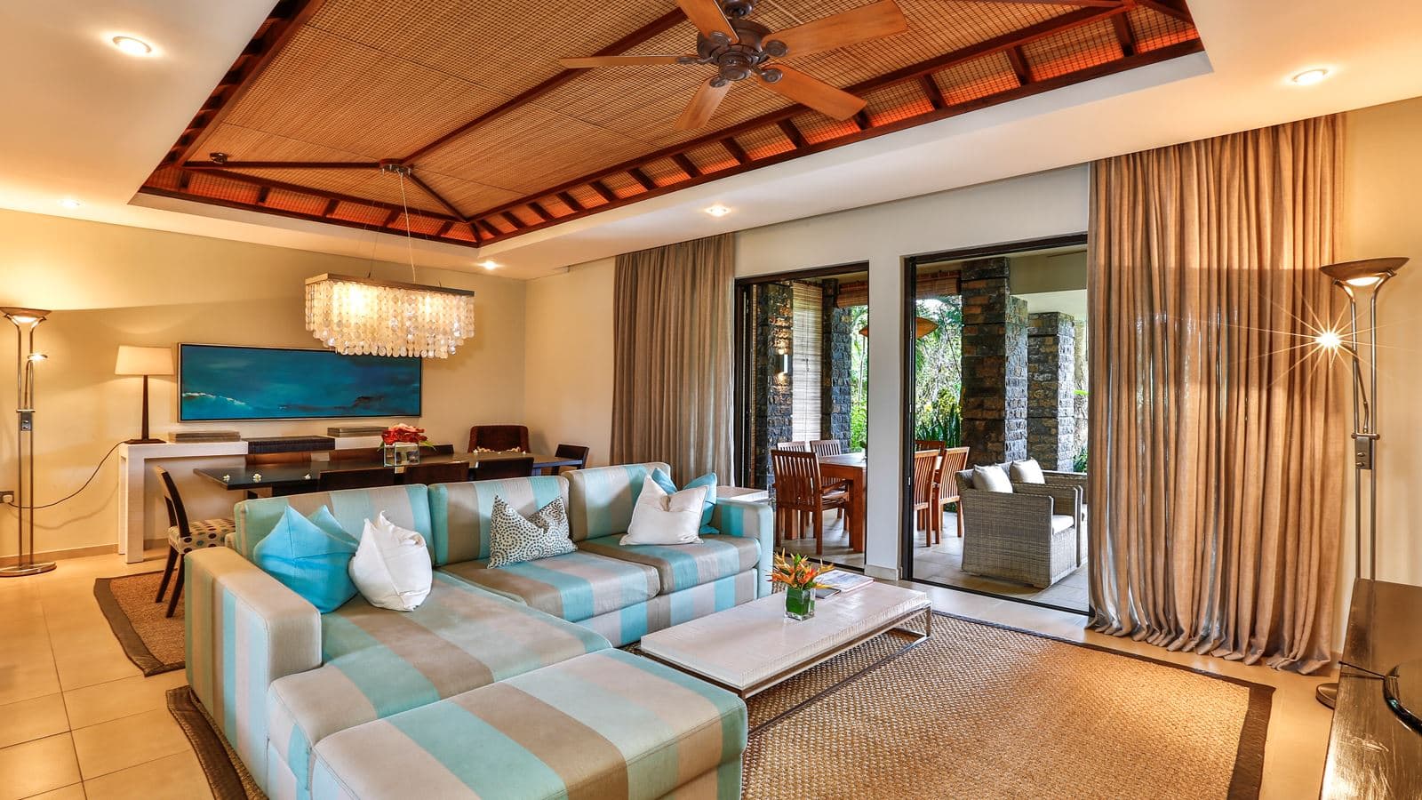 rooms-2-broom-prestige-suite-sea