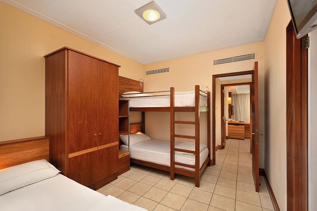 rooms-2-bedroom-family-apartment