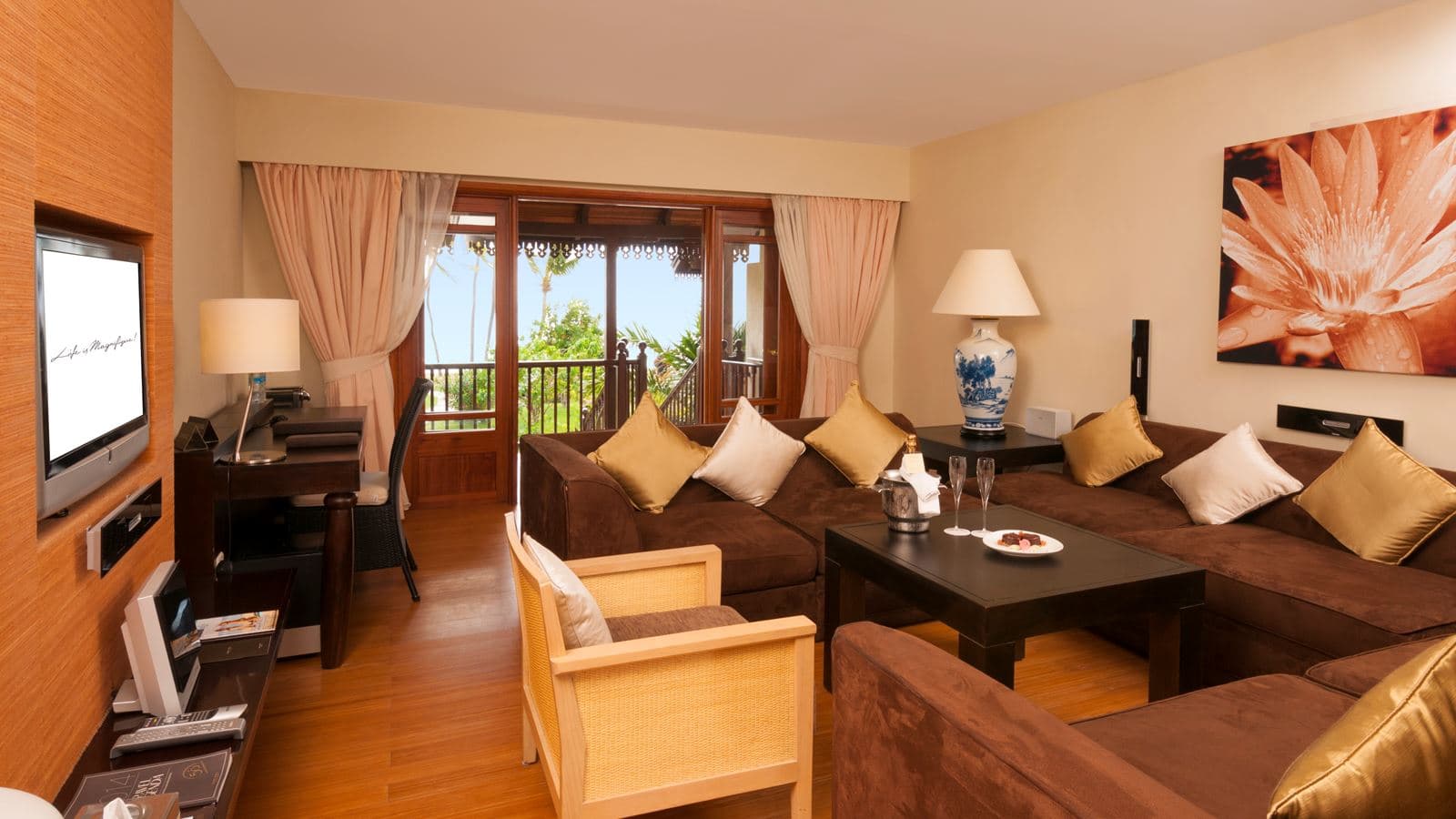 rooms-opera-suite