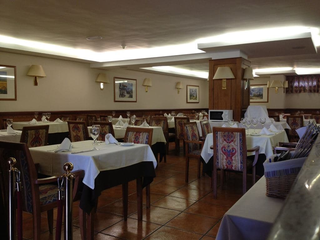 restaurants-restaurant