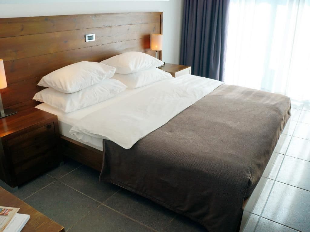rooms-single-room-side-sea-view