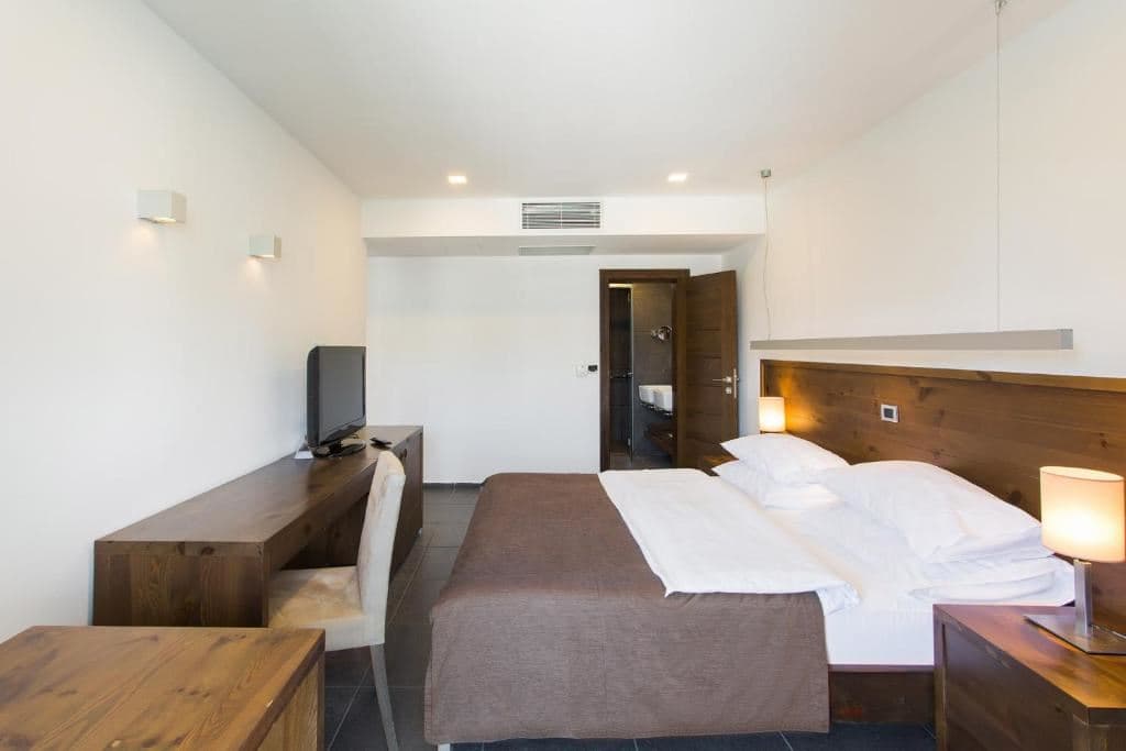 rooms-superior-room
