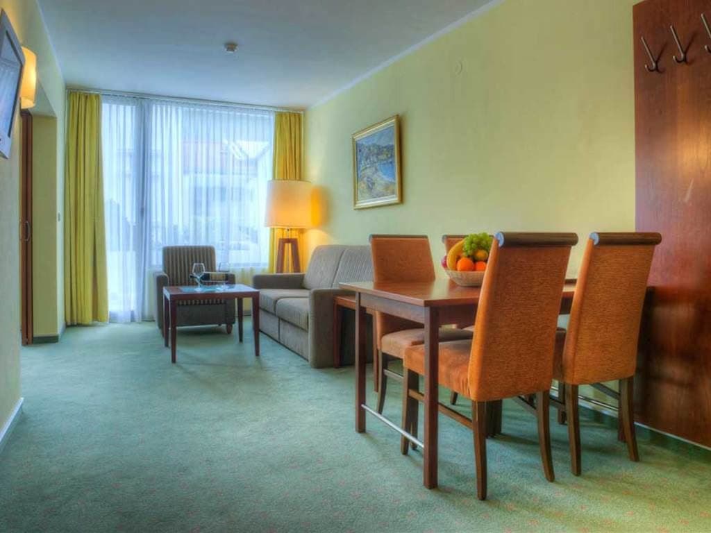 rooms-family-room