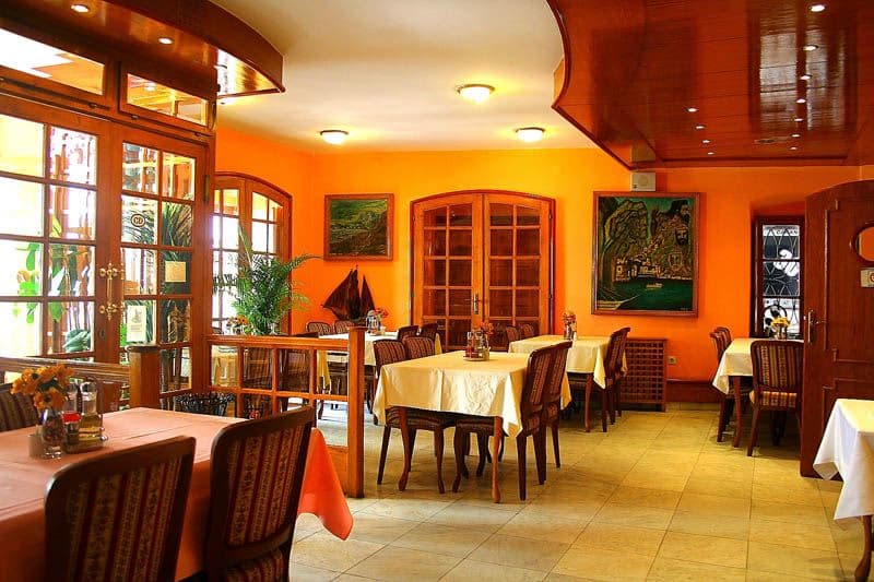 restaurants-restaurants