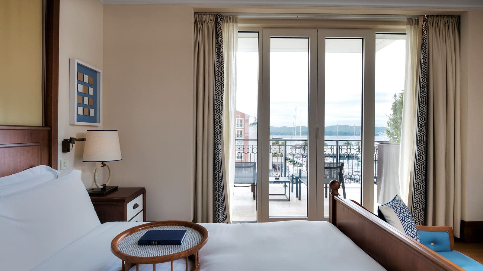 rooms-one-bedroom-suite-sea-view