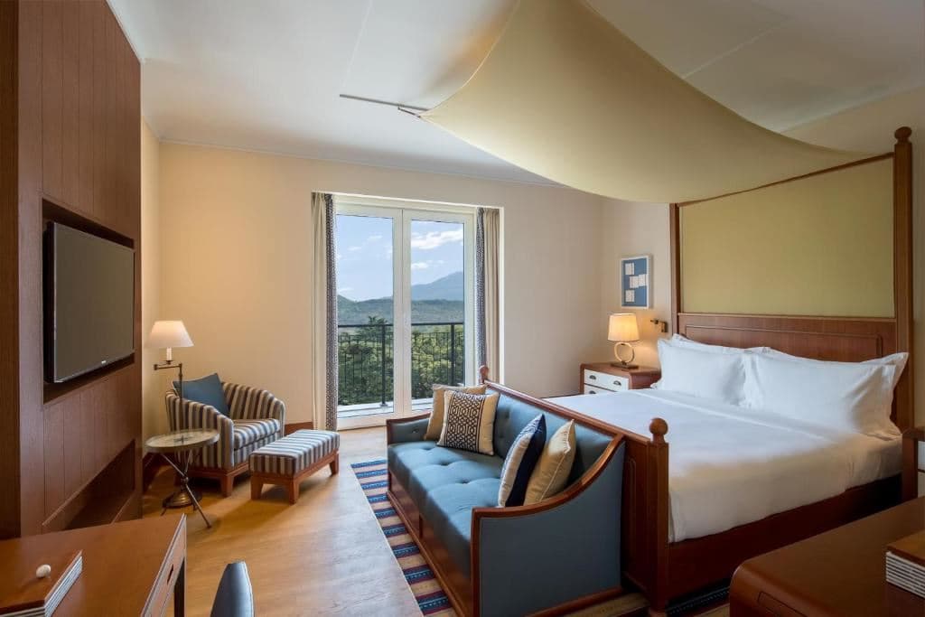 rooms-double-deluxe-room-mountain-view