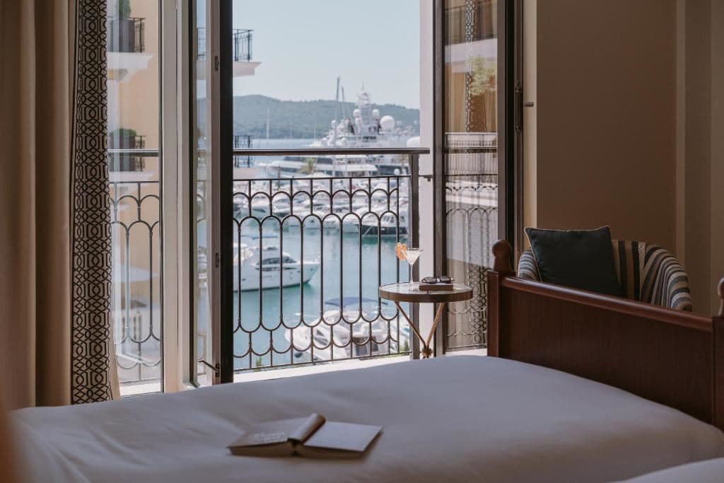 rooms-double-deluxe-room-sea-view